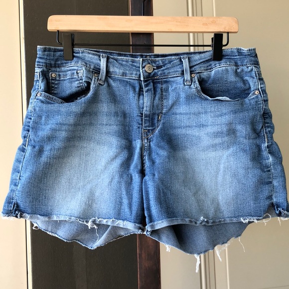 SOLD 🙌🏼 Levi Strauss Raw Hem Signature Gold Modern Shorts W29 Sz 8 - Picture 1 of 6